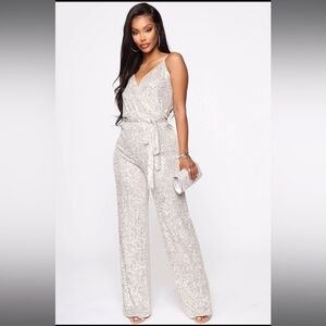 Silver tone sequin jumpsuit! 🩶🤍